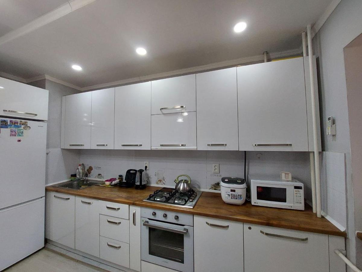 Downtown Homestay Bischkek Exterior foto